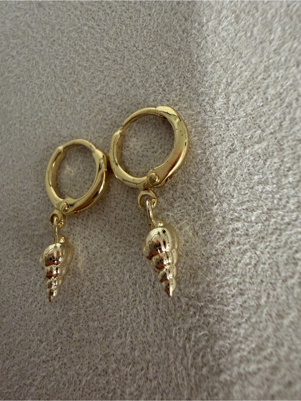 Conch Shell Mini Hoop Earrings - Picture 4 of 6